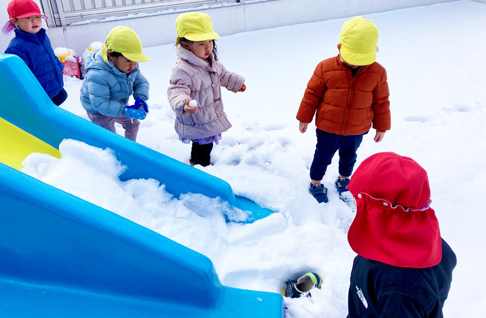 2024年2月 SuruSuスルス上陽こども園 雪遊びの様子