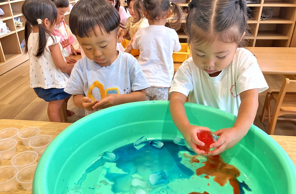 2025年9月 SuruSuスルス上陽こども園 感触遊びの様子