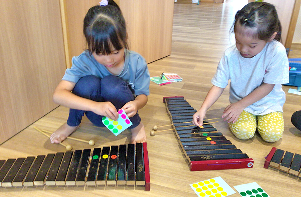 2025年10月 SuruSuスルス上陽こども園 楽器チームの様子