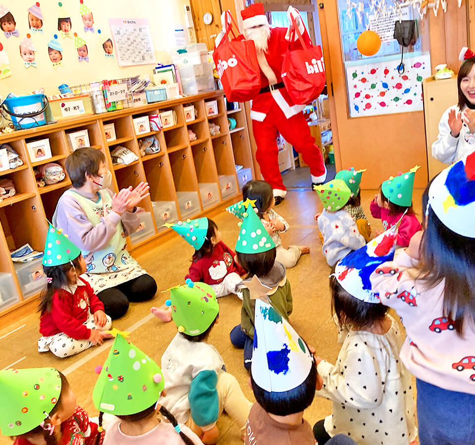 2025年12月 SuruSu上陽こども園 サンタさんの様子