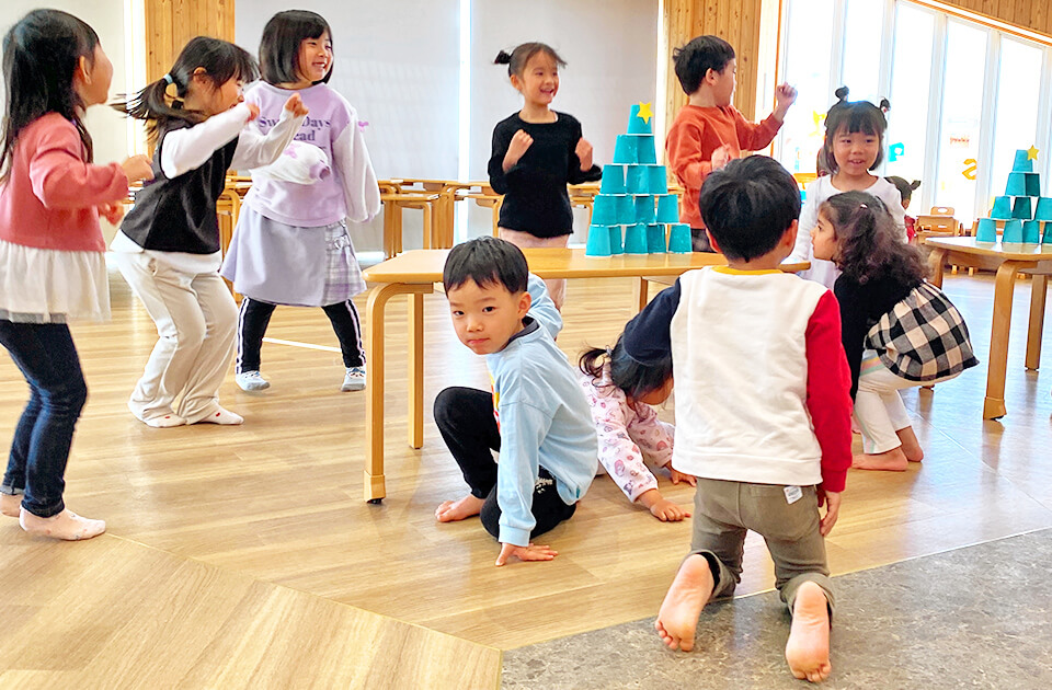 2025年12月 SuruSuスルス上陽こども園 サンタさんの様子