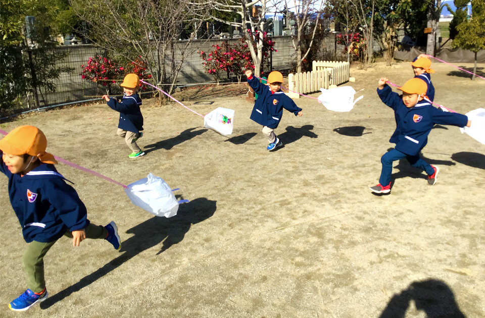 2023年1月 SuruSu祝昌こども園 お正月遊び(凧あげ)の様子