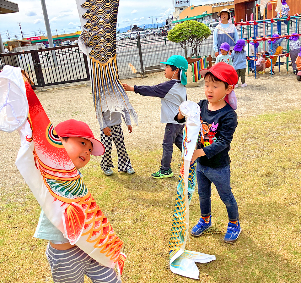 2026年4月 SuruSu祝昌こども園 こいのぼり揚げ