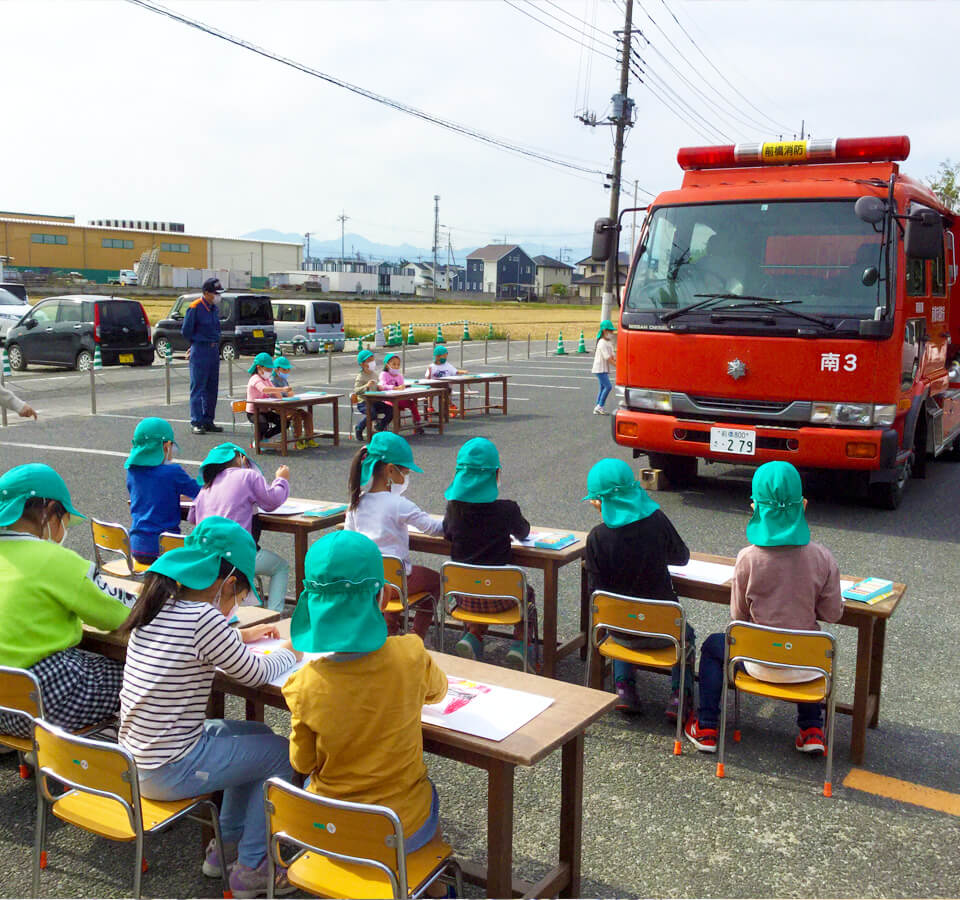 2021年11月 祝昌第二保育園 消防車写生会の様子