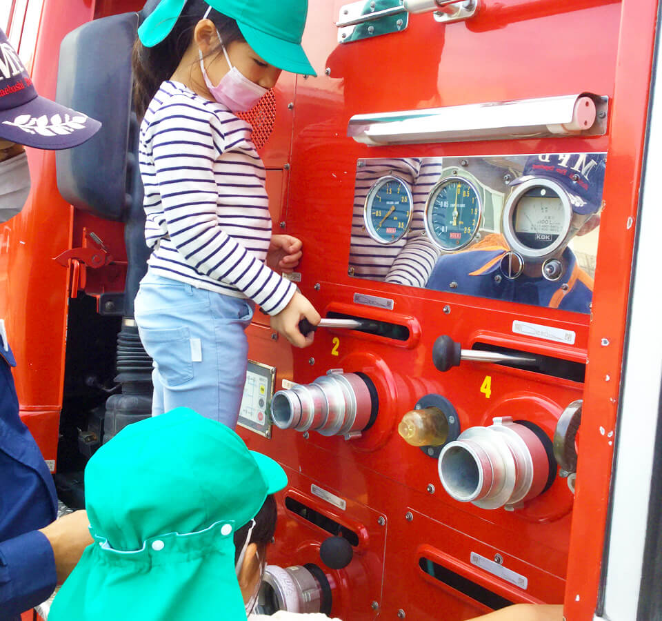 2021年11月 祝昌第二保育園 消防車写生会の様子